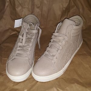 Casual to tennis shoes